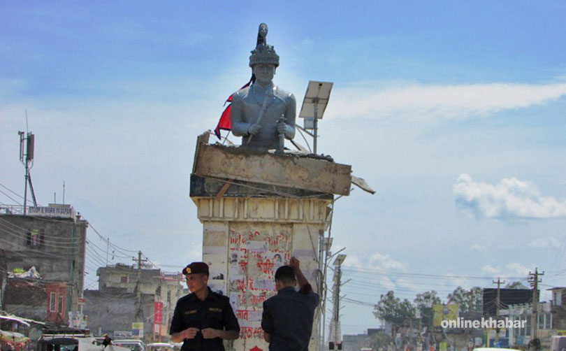 In wee hours of Friday, police remove statue of late King Birendra from Dhamboji Chok