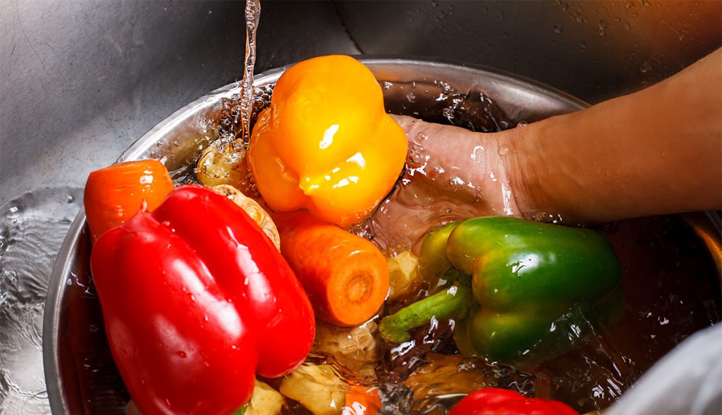 3 effective washing methods for removing pesticide residues from vegetables