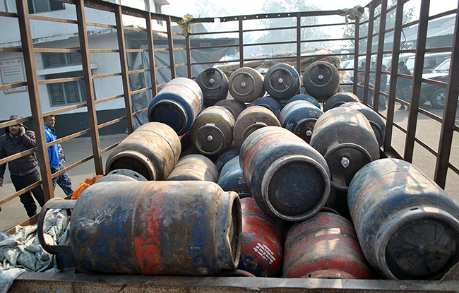 Cooking gas dealer arrested in Pokhara for black marketing, 160 cylinders seized