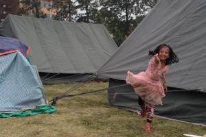 nepal-earthquake-tent-girl-593x395