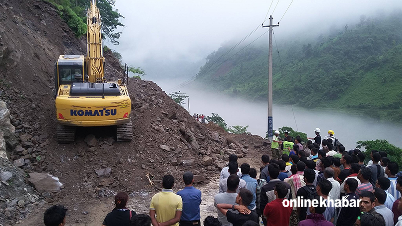 Landslips bring traffic to a halt along Narayangadh-Mugling road, passengers stuck for hours