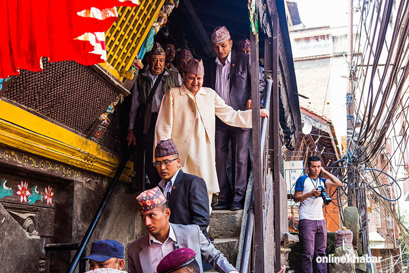 Former King Gyanendra Shah visits Kathmandu temples as part of Vijaya Dashami, offers Puja