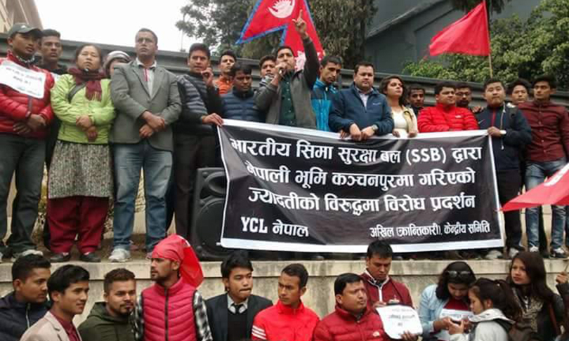 Ruling Maoist party activists protest Ananda Bazaar killing, threaten to ban Hindi films