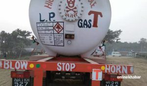 Traders warn of stopping LPG import as India denies permit to Nepali bullets