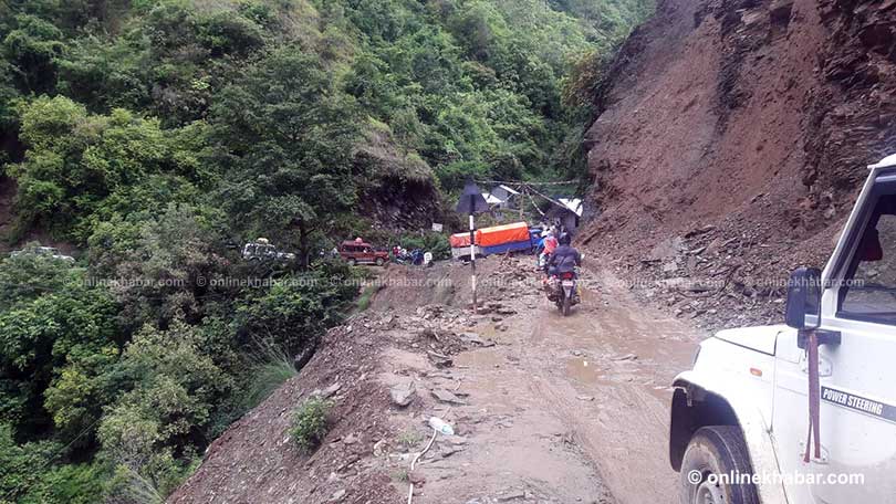 Kathmandu-bound passengers stranded as landslides obstruct Hetaunda ...