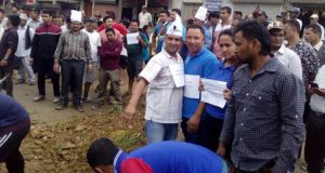 Kalanki-Naagdhunga locals protest delay in road maintenance