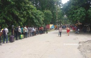 Nepalis stopped at Gauriphanta border point protest