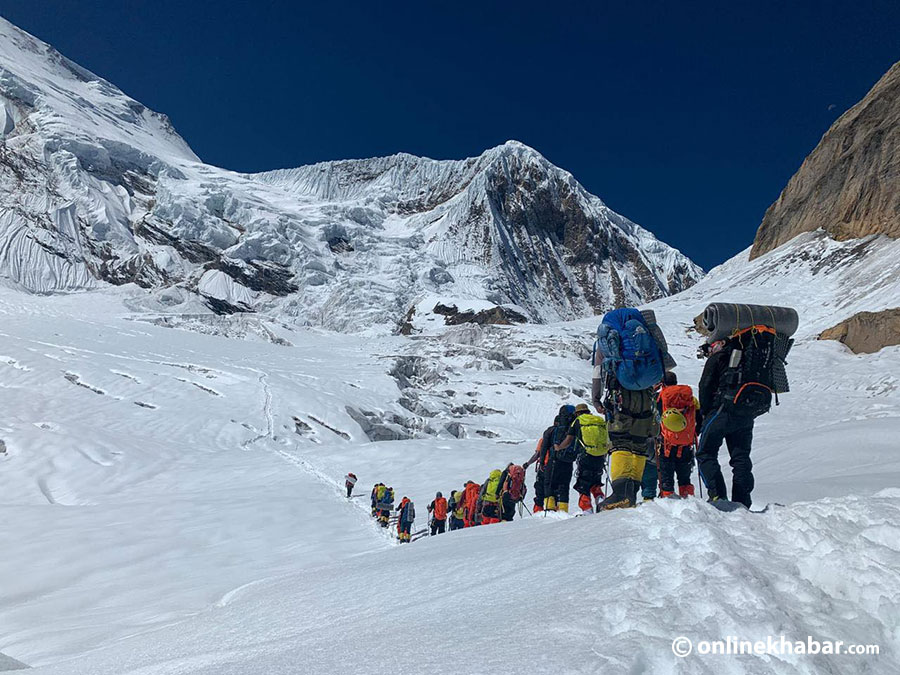 Tourist-of-Baharain-at-Manaslu