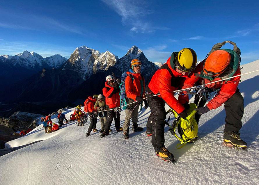 nepali people as mountain guides