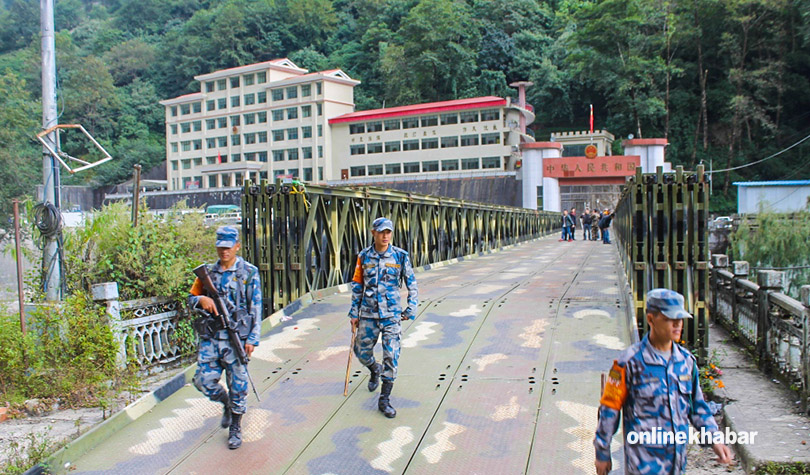 File: Tatopani border point between Nepal and China