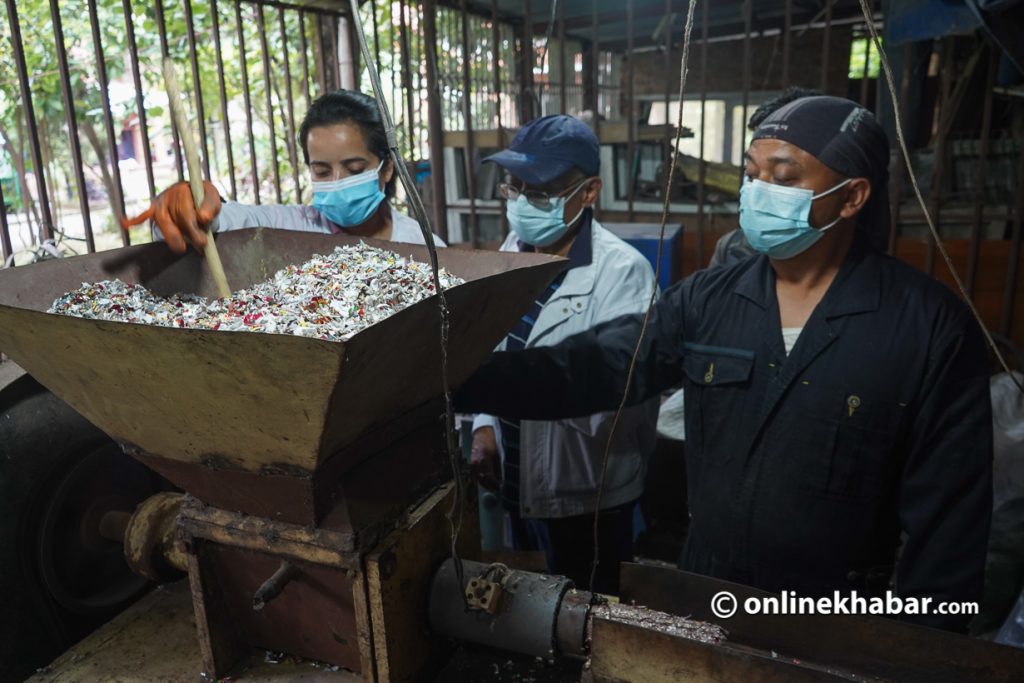 research team arranging the shredding pieces in the compressor unit.