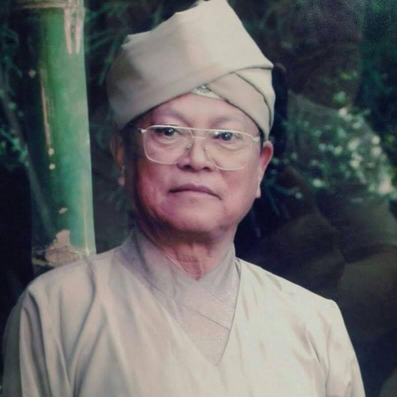 A limbu man wearing a paga. Photo: Facebook/मेख्ली & तगाबा Limbu Traditional Dress & Ornaments