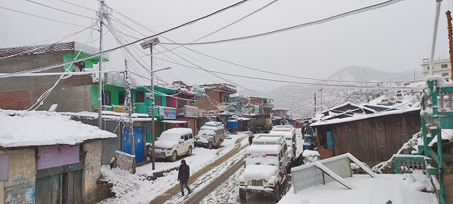 Snowfall blocks a road at Khodpe Bajaar, Baitadi, on Wednesday, December 29, 2021. Photo: Dambar Babu Bohora
