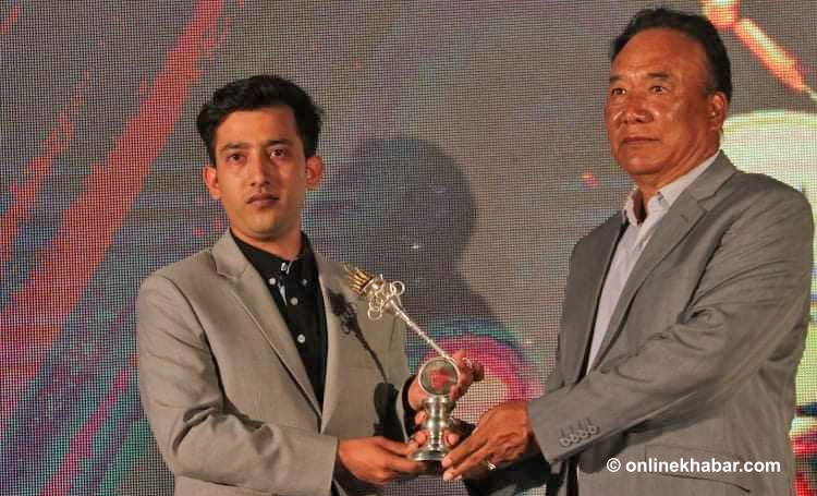 Dr Araj Rana receives the special award at Pulsar Sports Award, 2022. Photo: Aryan Dhimal