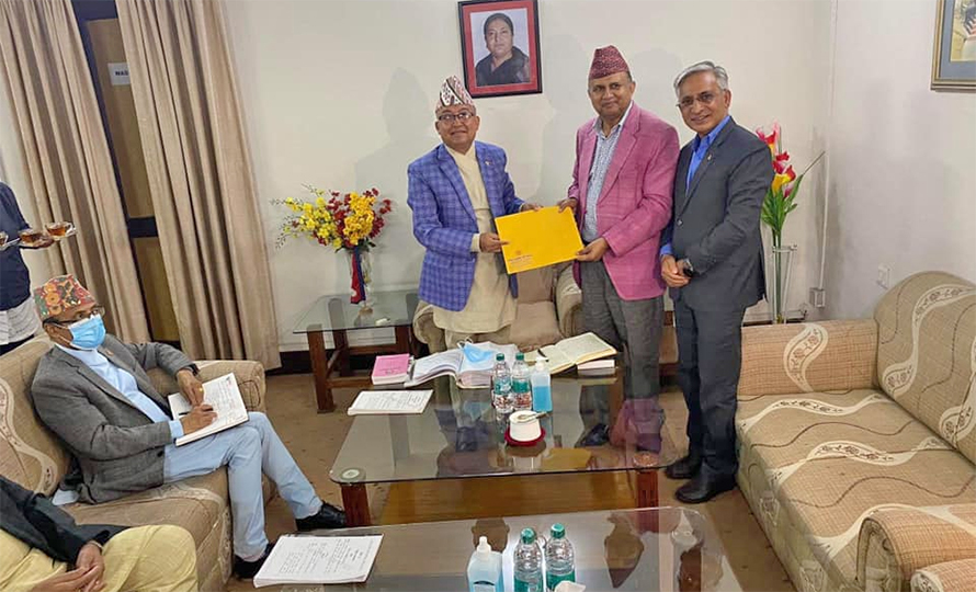 UML General Secretary Shankar Pokhrel and his deputy Bishnu Rimal hand over a letter to Chief Election Commissioner Dinesh Thapaliya, expressing the party's objection to the local elections code of conduct, in Kathmandu, on Thursday, April 7, 2022.