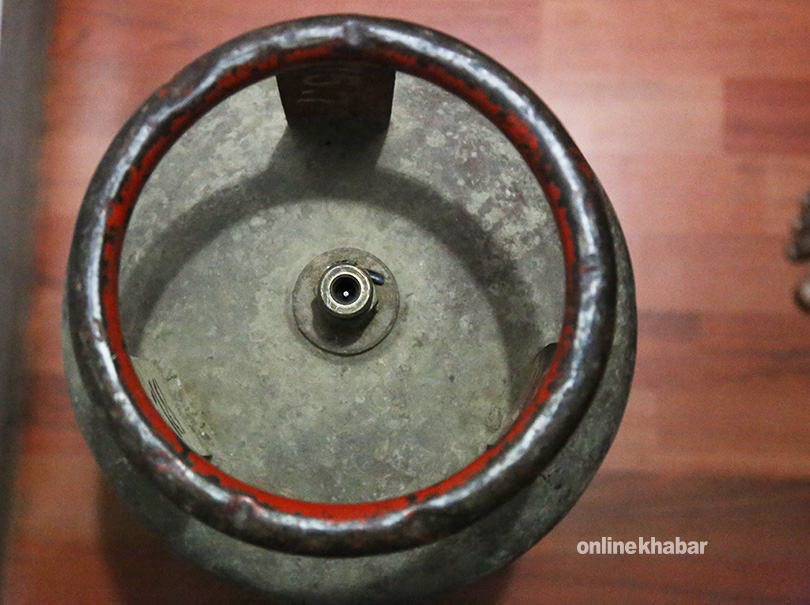 File: A cooking gas cylinder