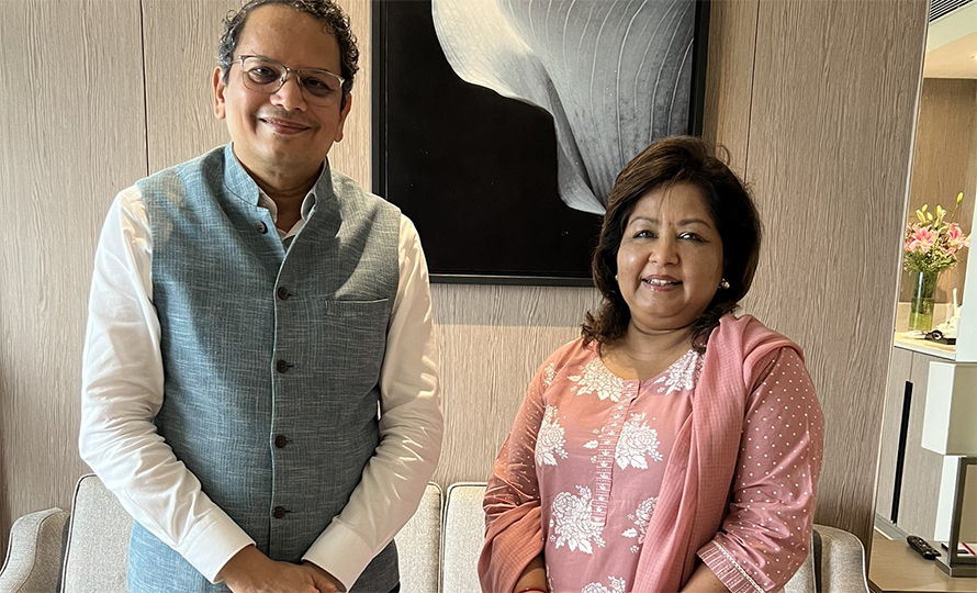 Indian Bharatiya Janata Party (BJP) foreign affairs department chief Vijay Chauthaiwale meets Nepal Prime Minister Sher Bahadur Deuba's wife Arzu Rana Deuba in New Delhi, on Wednesday, July 27, 2022. Photo: https://twitter.com/vijai63 