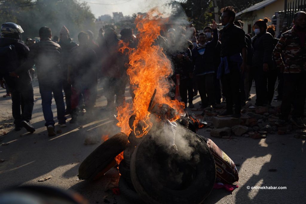 Landless squatters burn tyres and obstructing the road leading to the squatter settlement, in Thapathali, Kathmandu, on Monday, November 28, 2022. Photo: Chandra Bahadur Ale