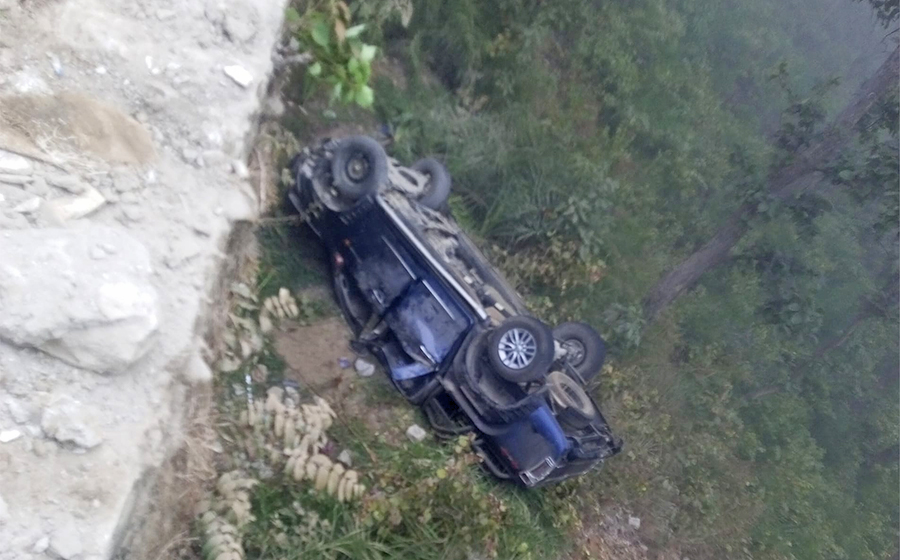 A Toyota Hilux pickup truck falls off the road in Surkhet, killing four people, on Sunday, January 22, 2022. Photo: Social media