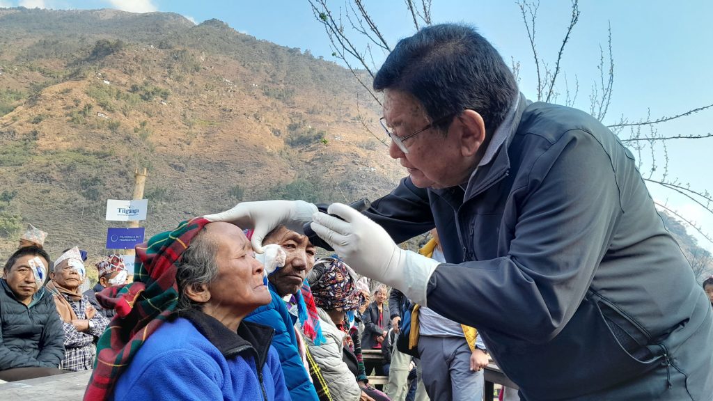 Sanduk Ruit’s camp gives eyesight to 70 cataract-hit people in Taplejung