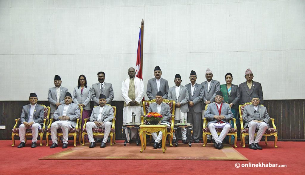 शुक्रवार, 31 मार्च, 2023 को काठमांडू में शपथ समारोह के बाद कैबिनेट विस्तार के नवीनतम दौर में नवनियुक्त मंत्री एक तस्वीर के लिए पोज देते हुए।  