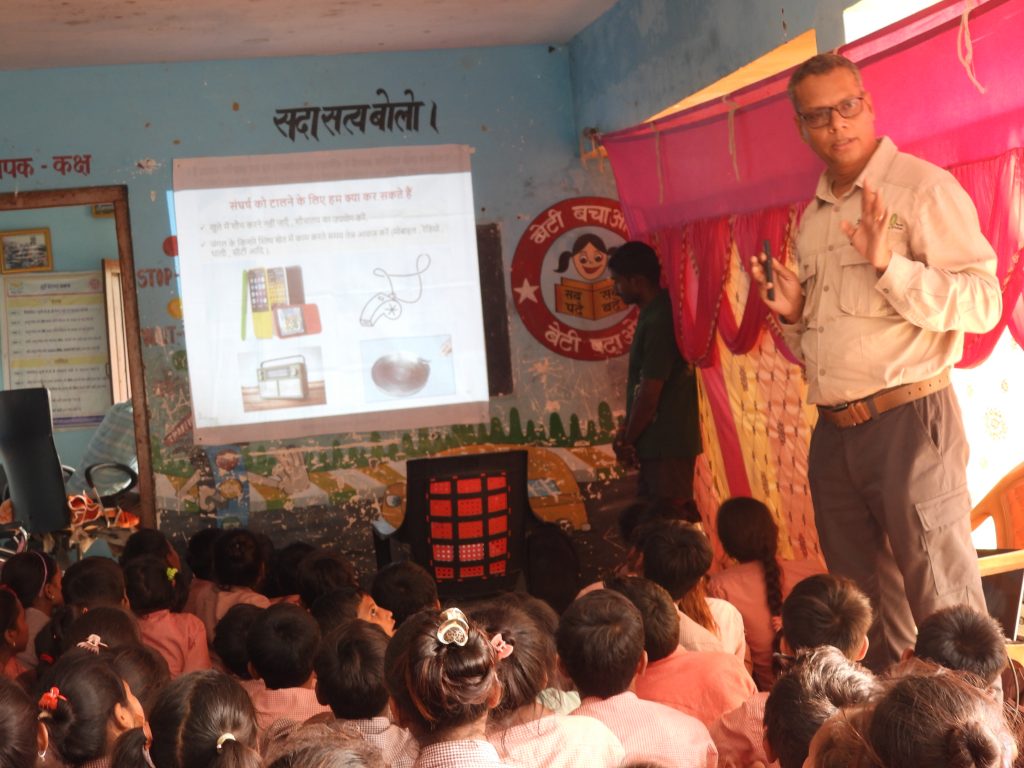 Anil Kumar from the Wildlife Trust of India teaches schoolchildren how to avoid wildlife attacks in Uttar Pradesh, India (Image courtesy of Anil Kumar)
