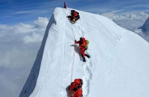 2 Nepali climbers barred from the 14-peak record, point the finger at white competitor and agent