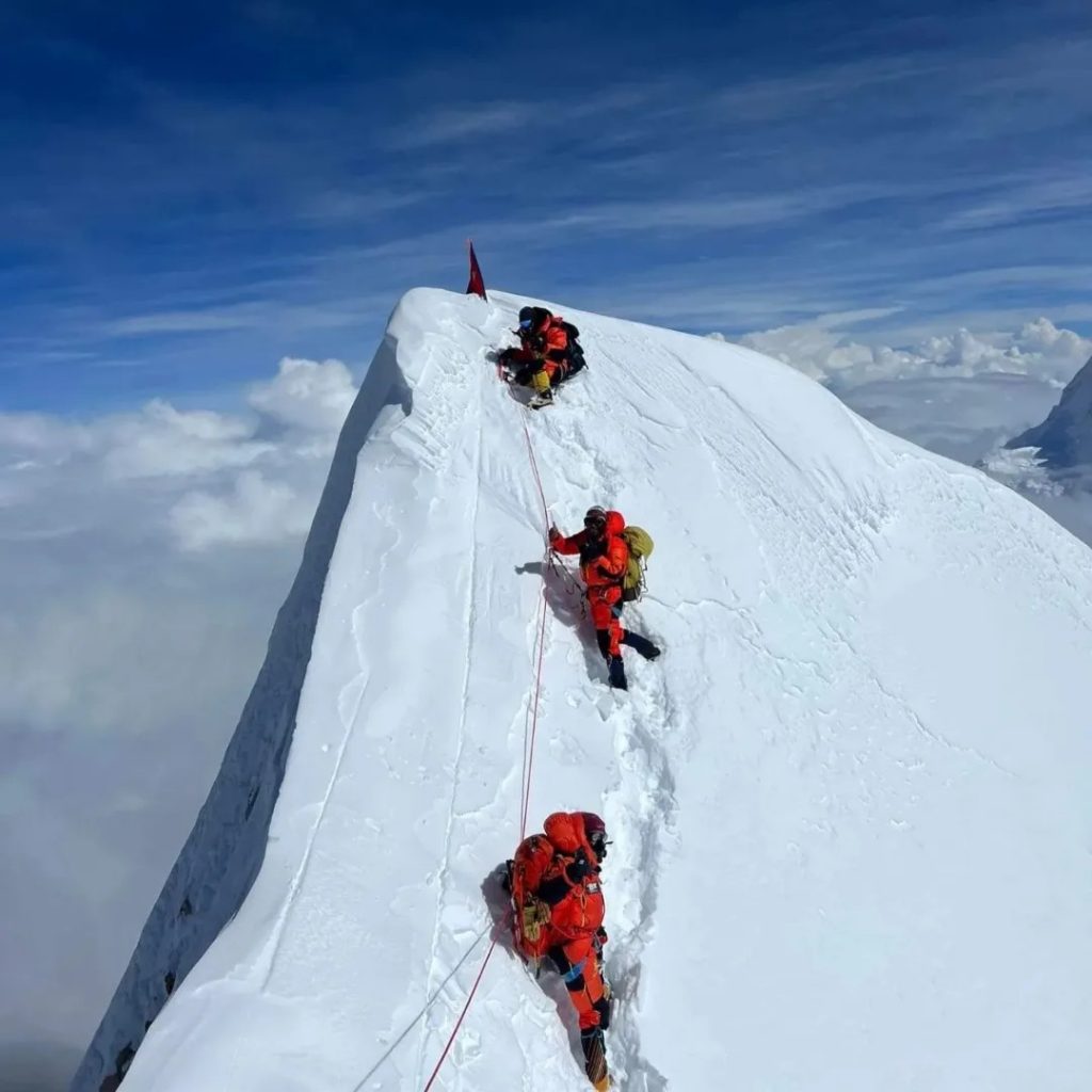 Dawa Onjgu Sherpa and Pasdawa Sherpa