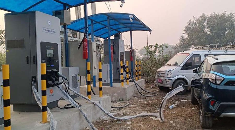 A charging station in Sarlahi: The number of electric vehicles in Nepal is on a steady rise.

fast charging