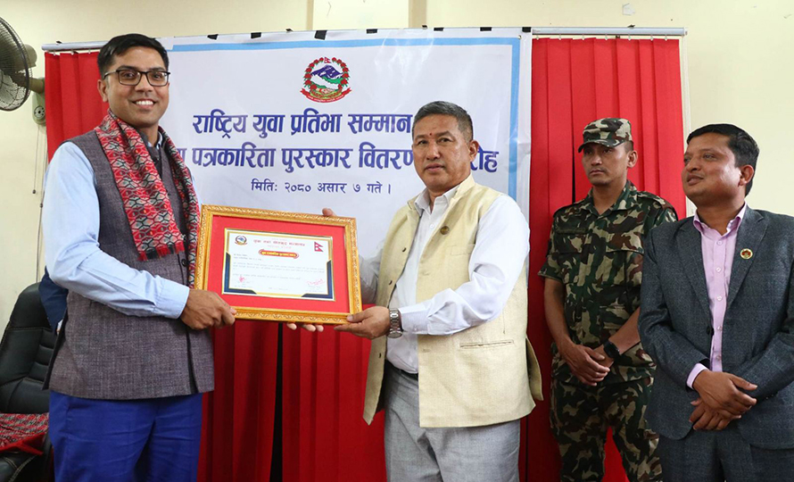 Onlinekhabar’s Binod Ghimire wins Youth Journalist Award 2023