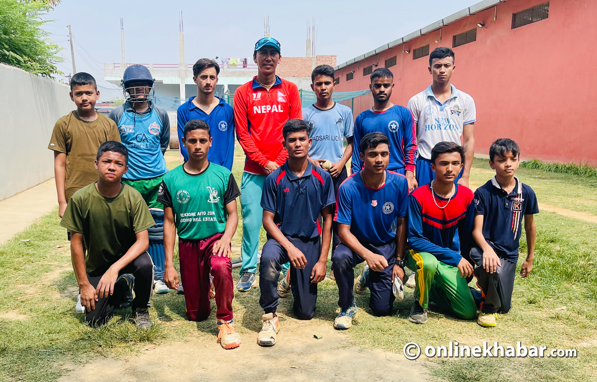 Shakti Gauchan with the students of Star Cricket Academy. 