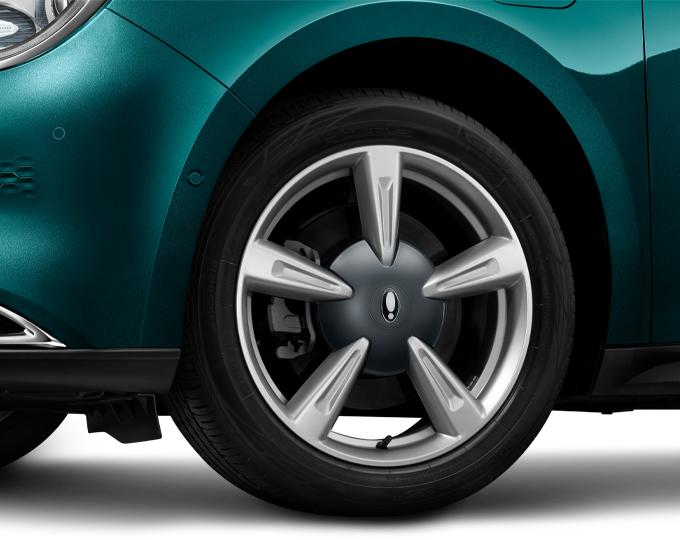 18-inch sport design alloy wheels on GWM ORA 03 EV. Photo: GWM Nepal 