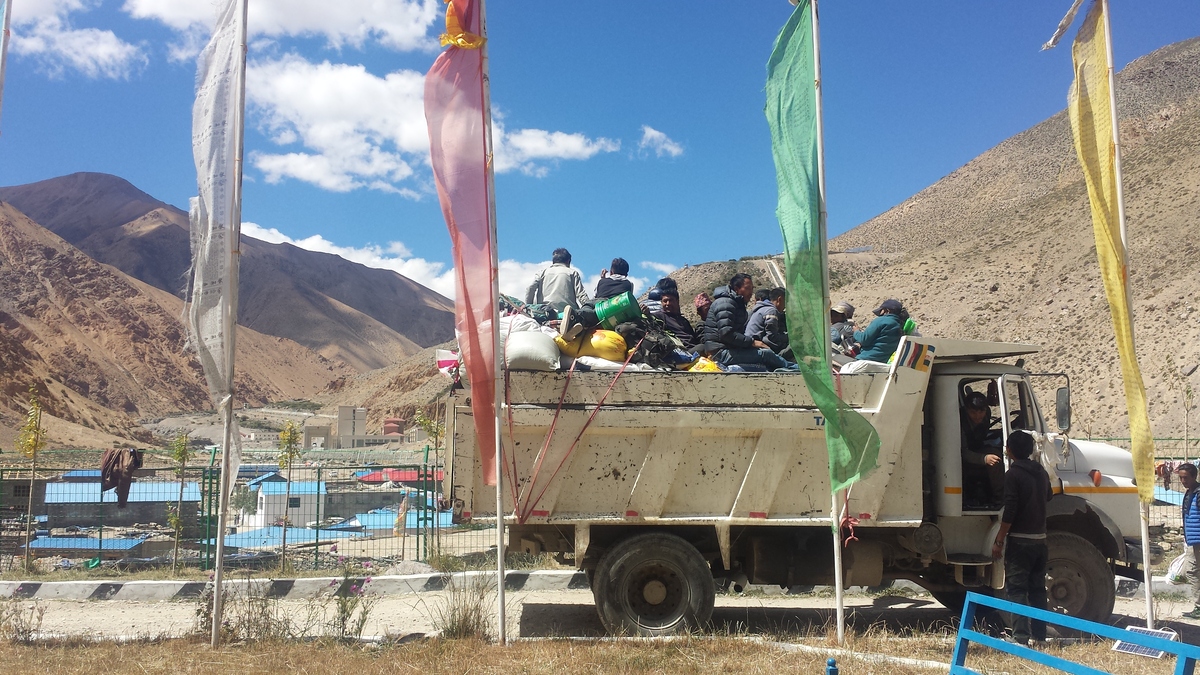 Migrant workers returning home in Hilsa, Humla. Photo: Amina Maharjan