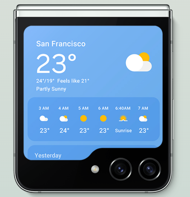 "Flex Window" cover screen on the Samsung Galaxy Z Flip5. Photo: Samsung