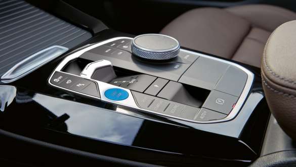Adaptive suspension setting on the centre console of the BMW iX3. Photo: BMW Nepal