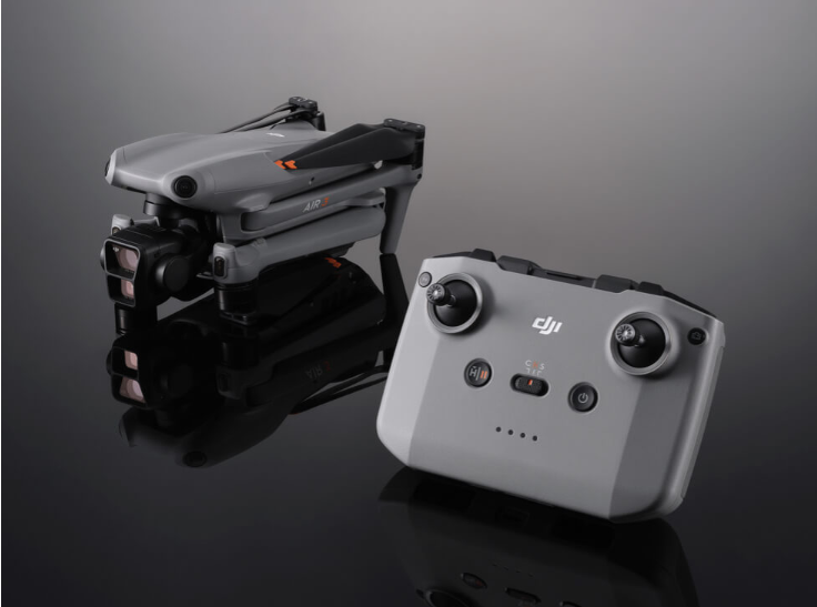 DJI Air 3 and the RC-N2 controller . Photo: DJI