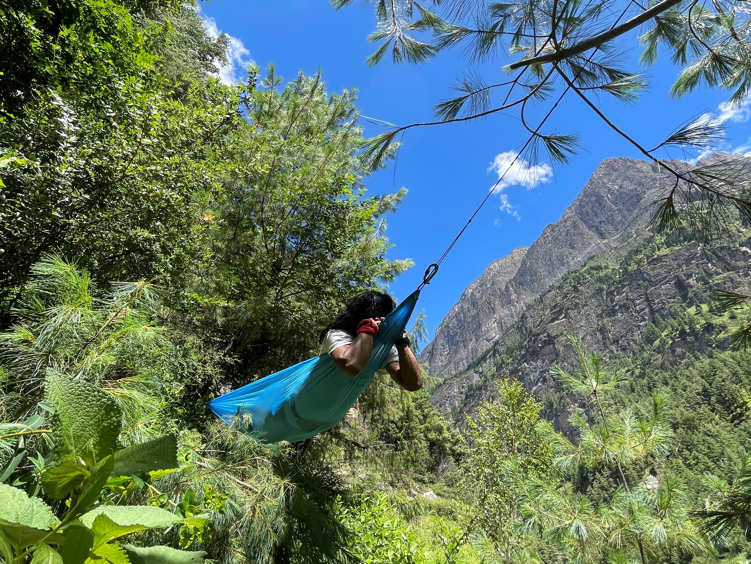 An adventurer using a hammock by Yachu. Photo Courtesy: Yachu