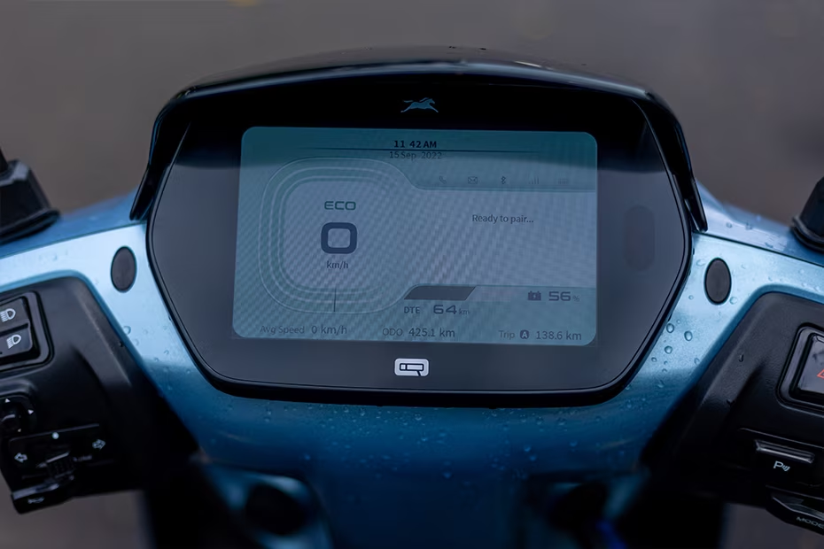 TVS iQube TFT display. Photo: Bikedekho