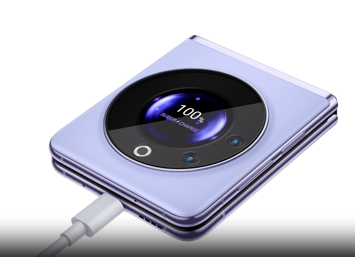 Tecno Phantom V Flip 5G charging. Photo: Tecno-mobile