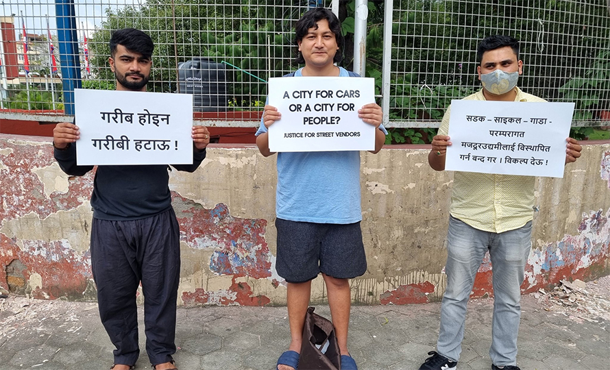 77-hour stand-in protest started against Kathmandu metropolis’ treatment of street vendors