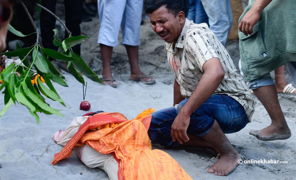 Devastated father bids farewell to wife and children lost in earthquake