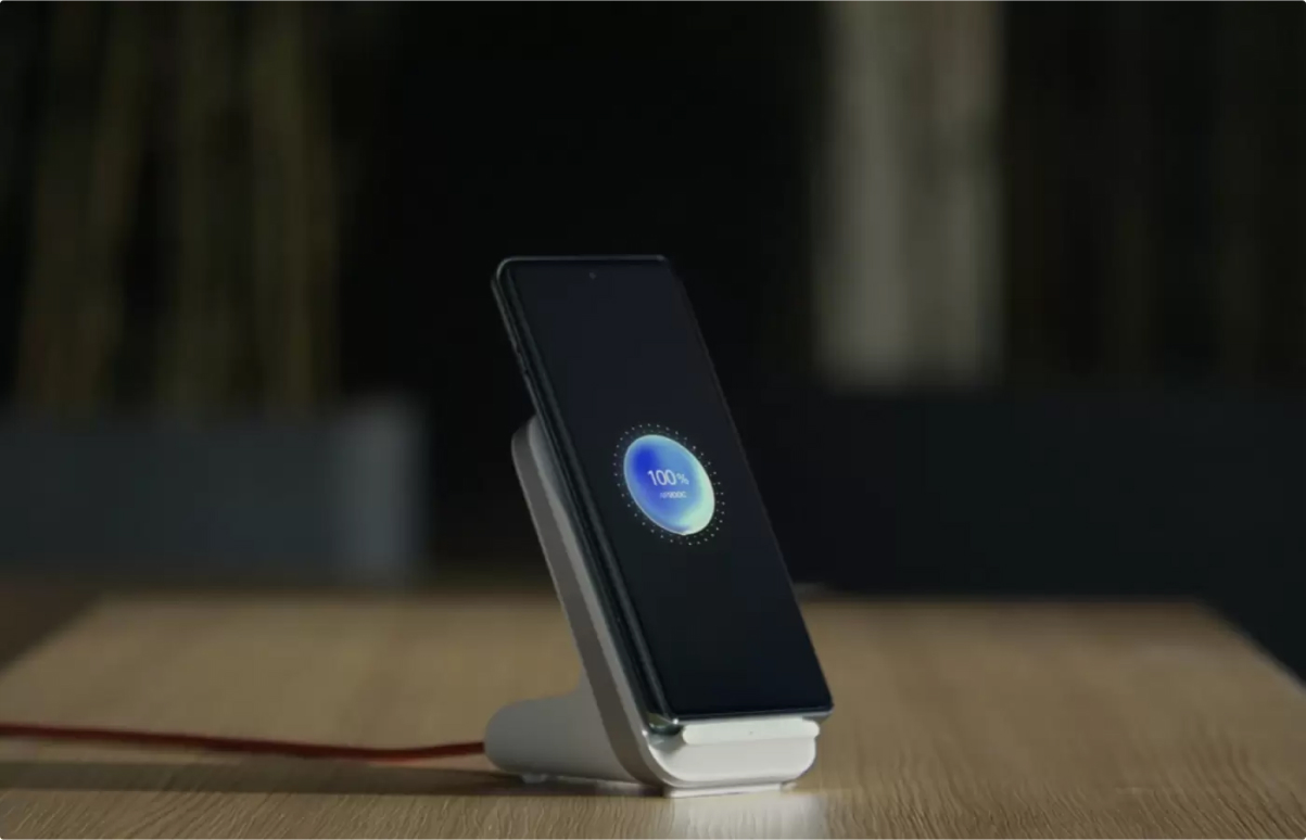 OnePlus 12 charging. Photo: OnePlus China