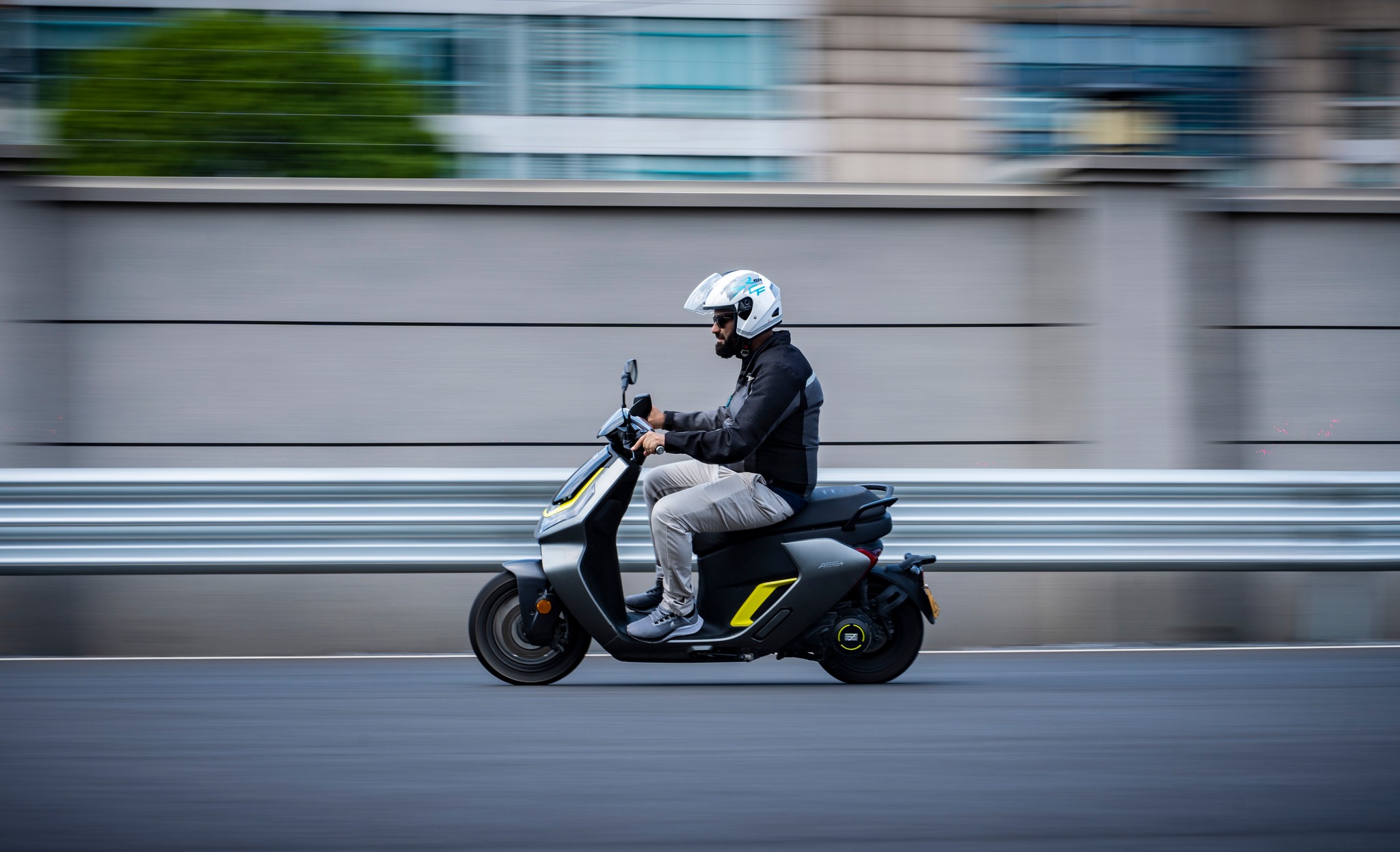 Zeeho Ae6+: Premium electric scooter with impressive looks and features launched in Nepal