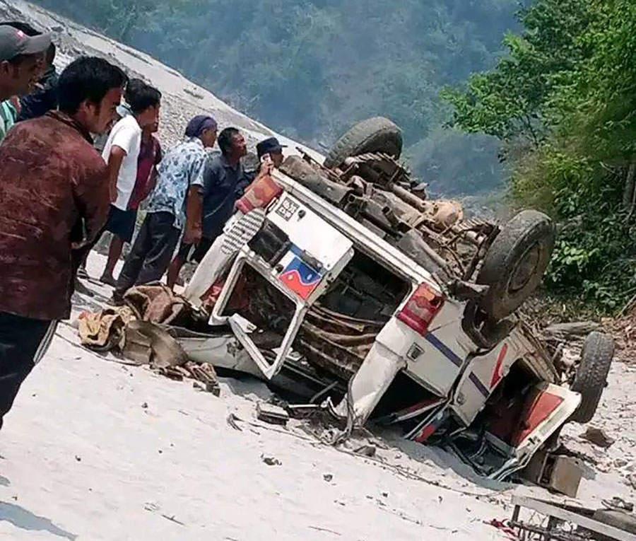SUV accident in Bhojpur, one woman died on the spot