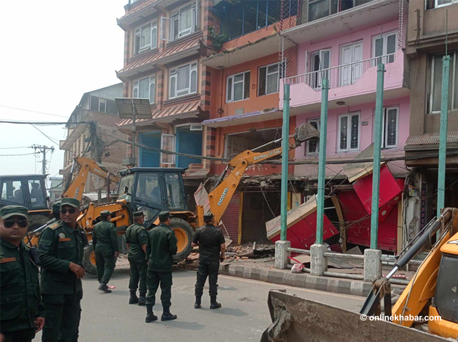 Kathmandu Metropolis drove dozer to the house in Gaushala Chowk