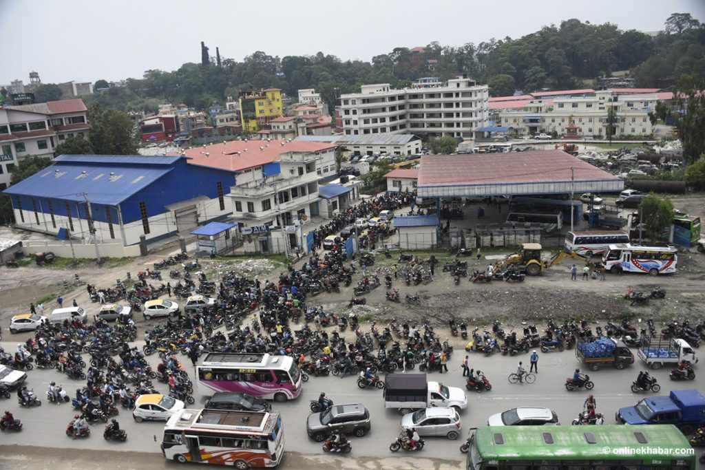Long lines at Kathmandu’s petrol stations (Photos)