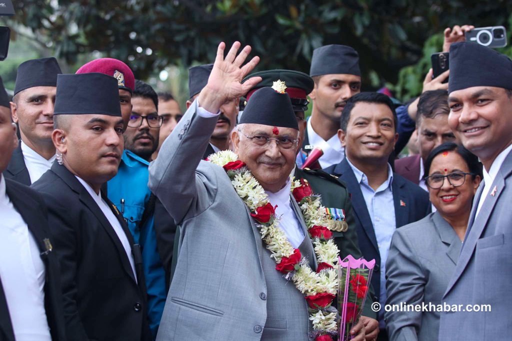 Prime Minister Oli welcomed at Singha Durbar (Photo)