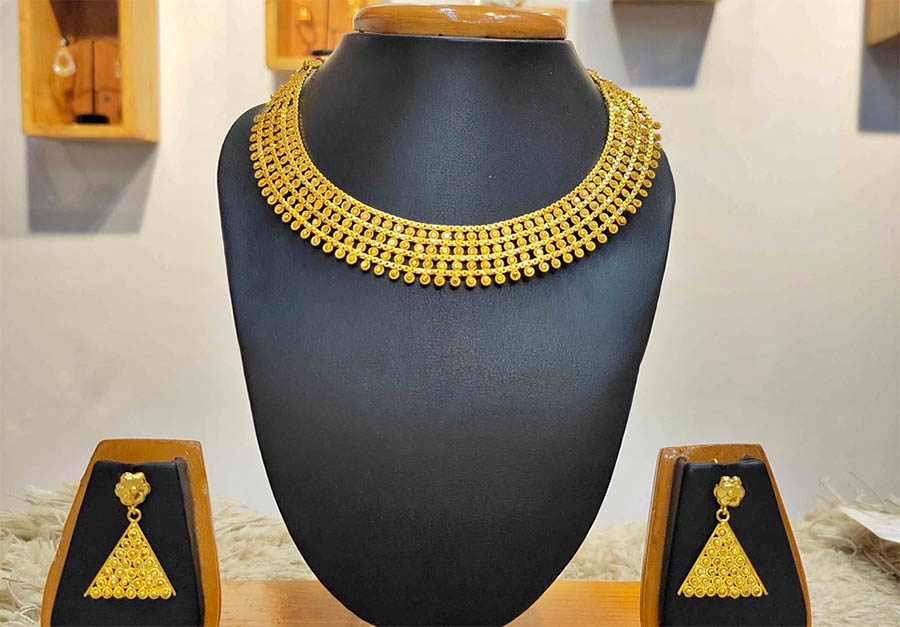 Gold price increases by Rs 1,600