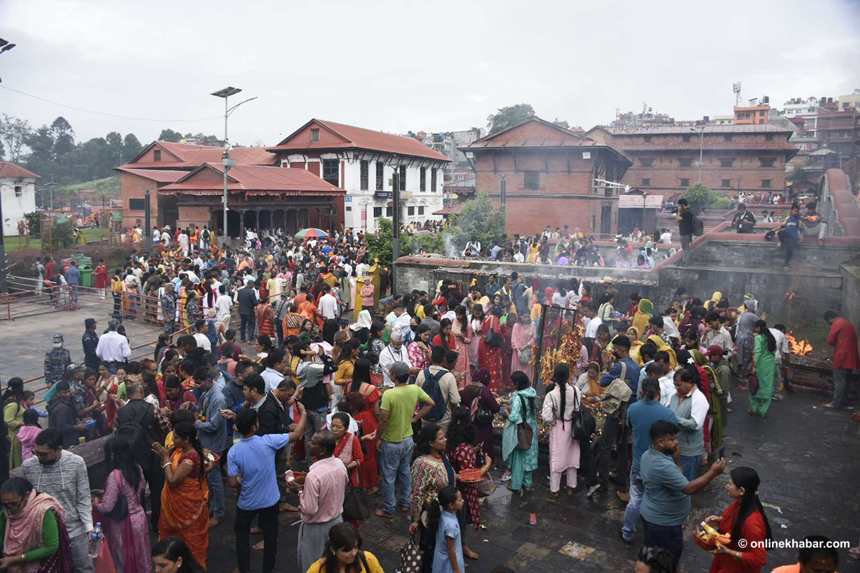 Devotees throng Pashupatinath on final Monday of Shrawan (Photos)