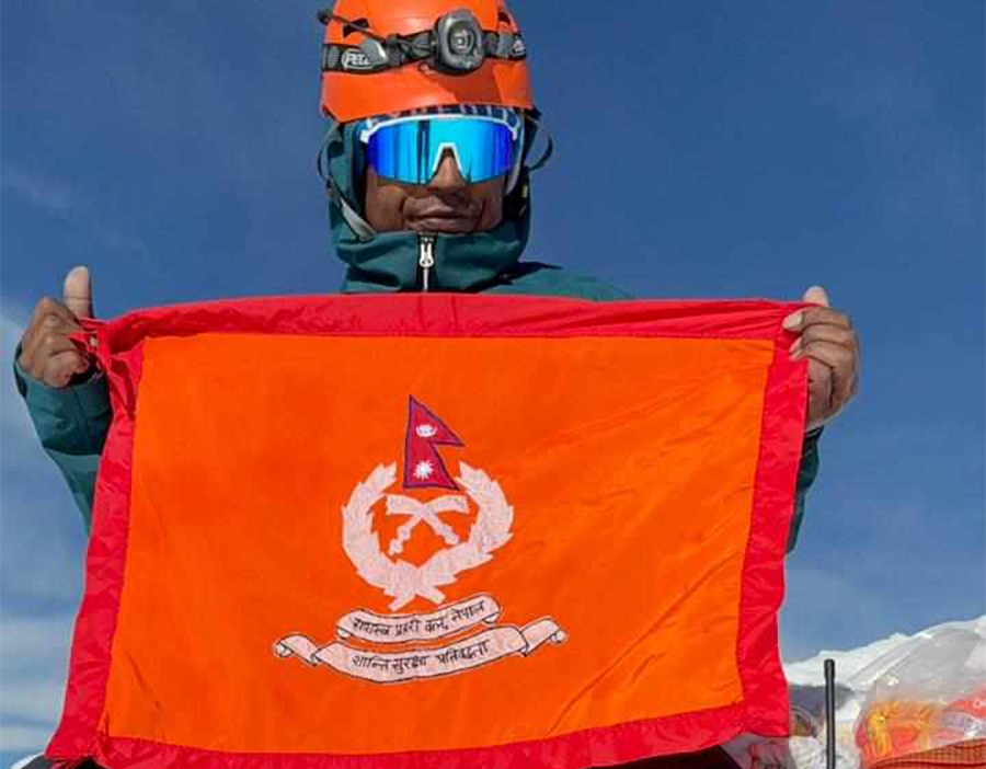 Goodwill ambassador of Sagarmatha Sambaad, Chhatyal, reaches atop Sagarmatha